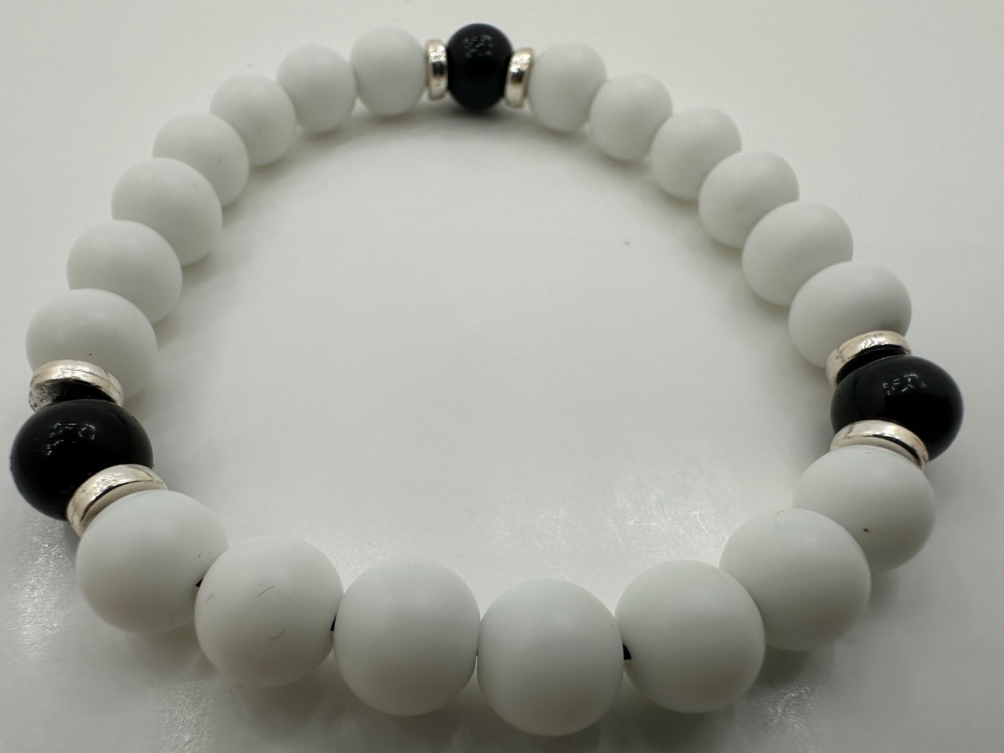 White Agate and Black Onyx Gemstone Bracelet Size 7.25 in.