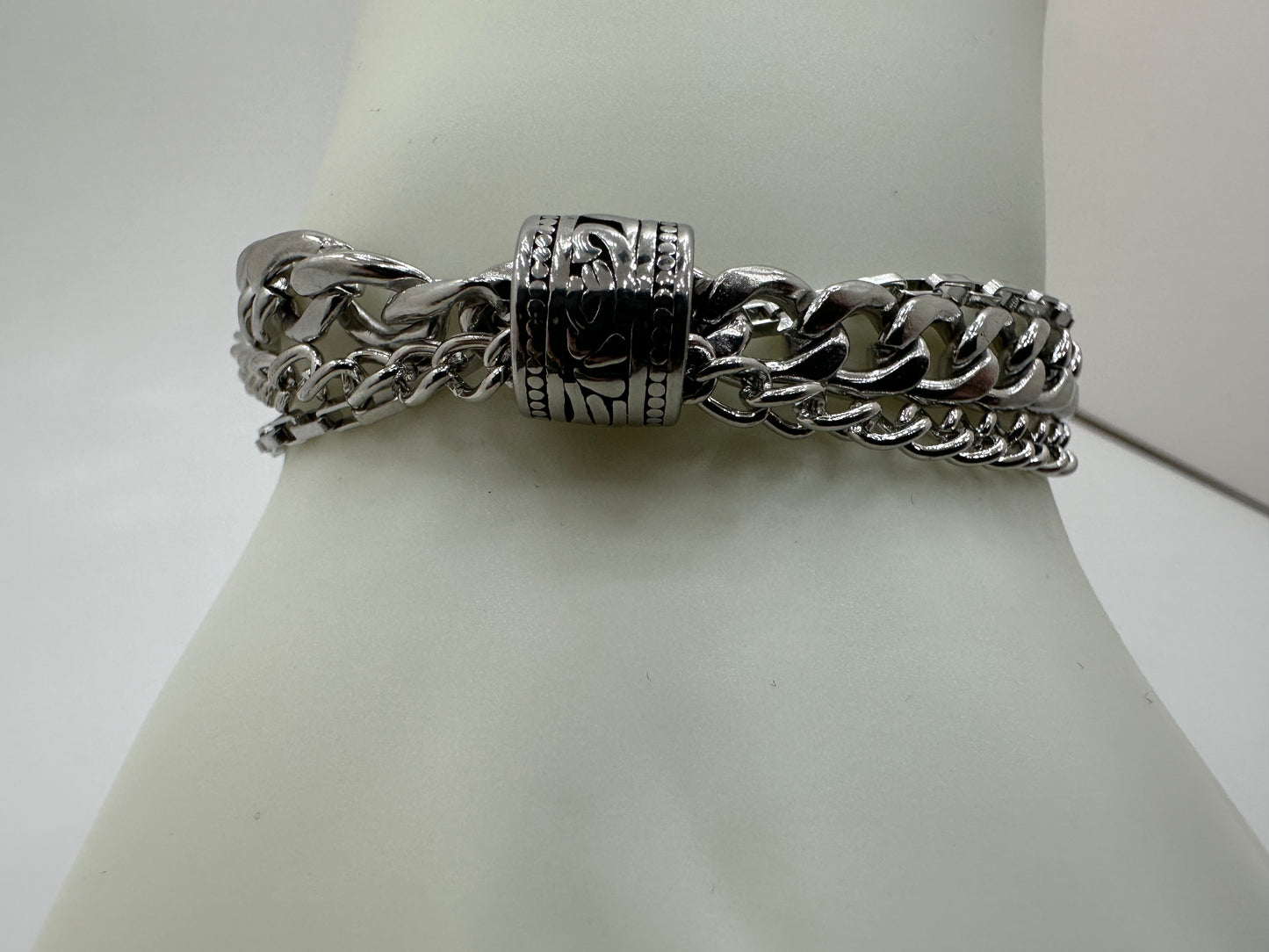 Trinity Links  Triple Chain Bracelet with Magnetic Closure Size 7.25